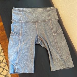 Lululemon biker shorts size 6